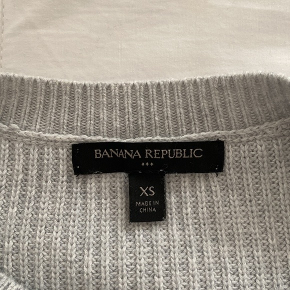 Banana Republic XS woman’s light grey sweater - Picture 3 of 8